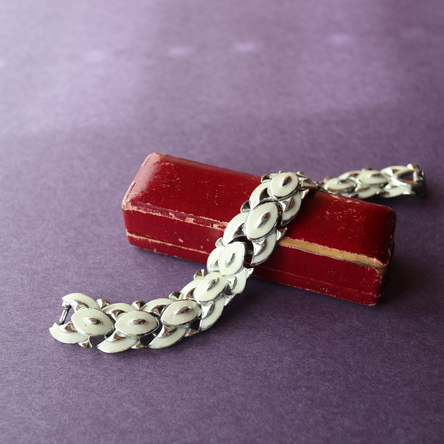 Coro ホワイトエナメル ブレスレット