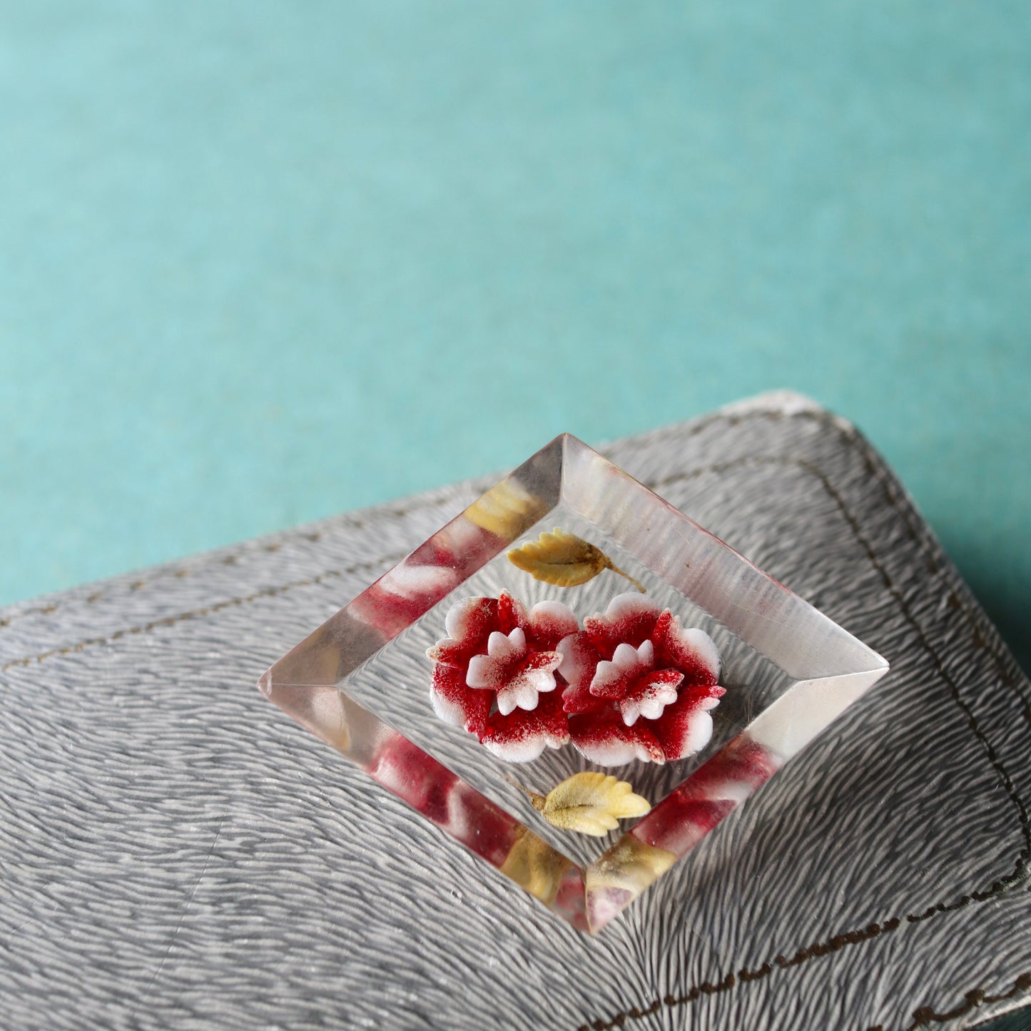 ルーサイト ローズ ヴィンテージブローチ