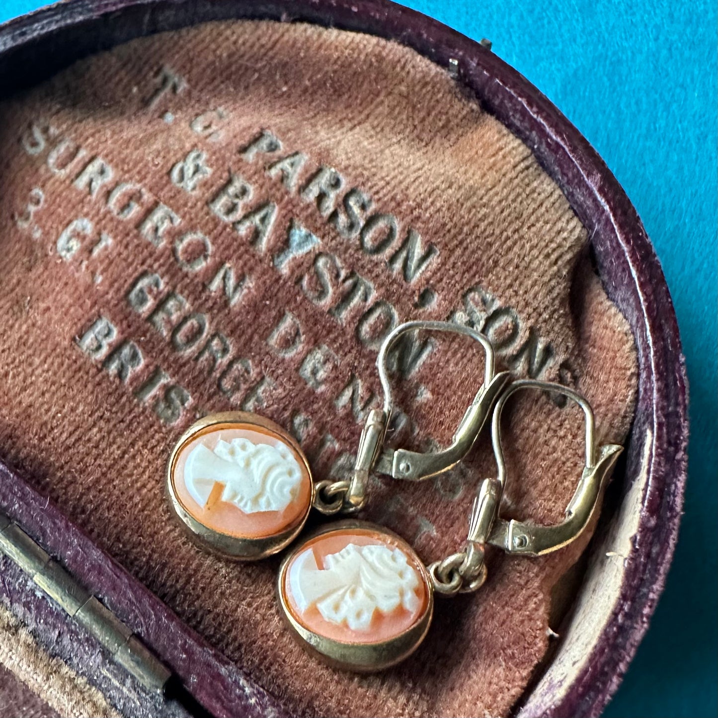 ロールドゴールド シェルカメオ レバーフック ピアス