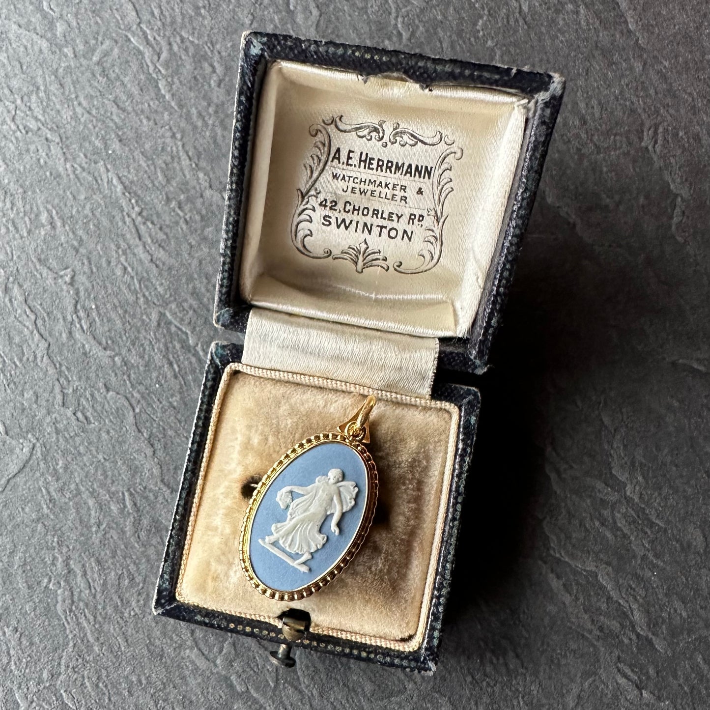 ウェッジウッド オーバルペンダントトップ ブルー