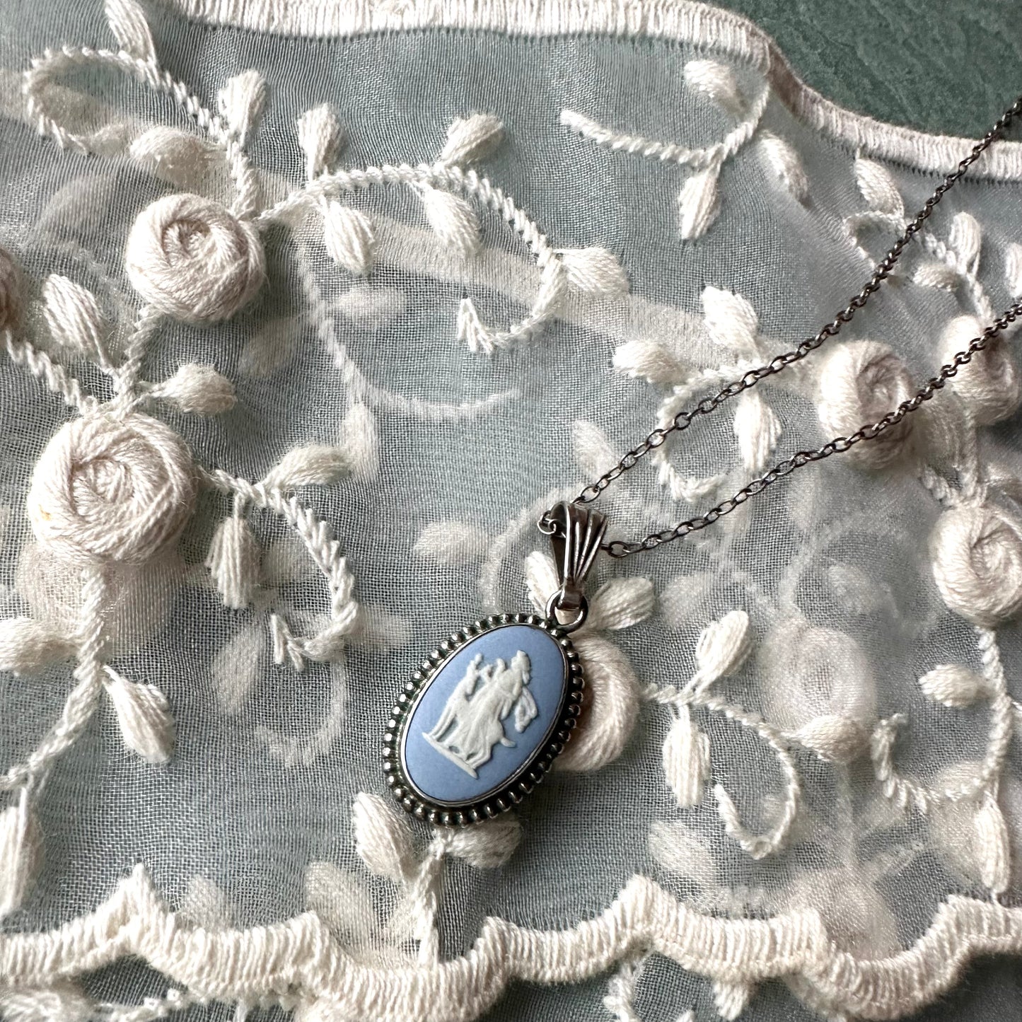 ウェッジウッド オーバルネックレス ブルー