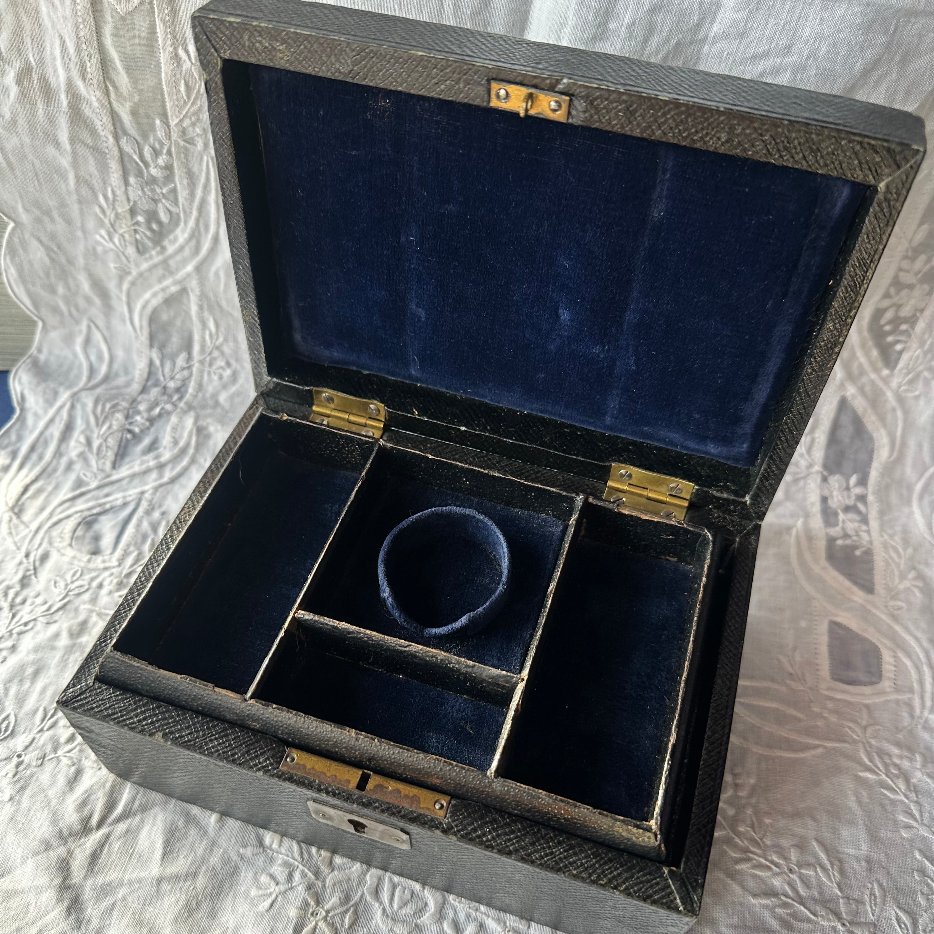 アンティークジュエリーボックス ブラック – Amelie Antique