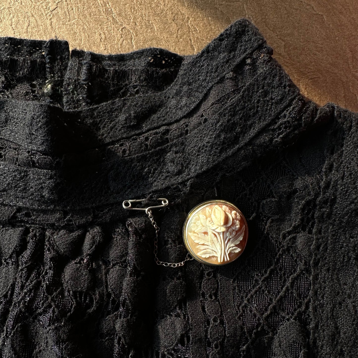 シェルカメオ ラウンド フラワーモチーフブローチ＆ペンダントトップ