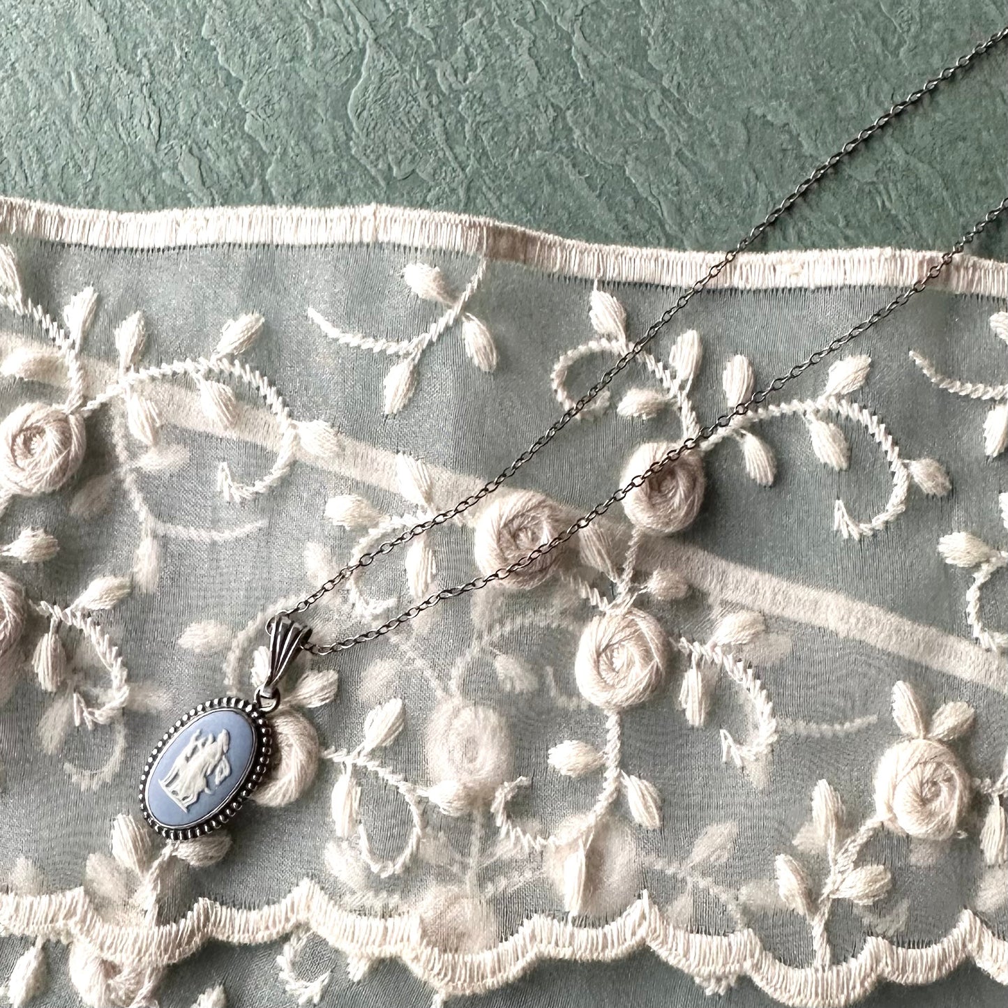 ウェッジウッド オーバルネックレス ブルー