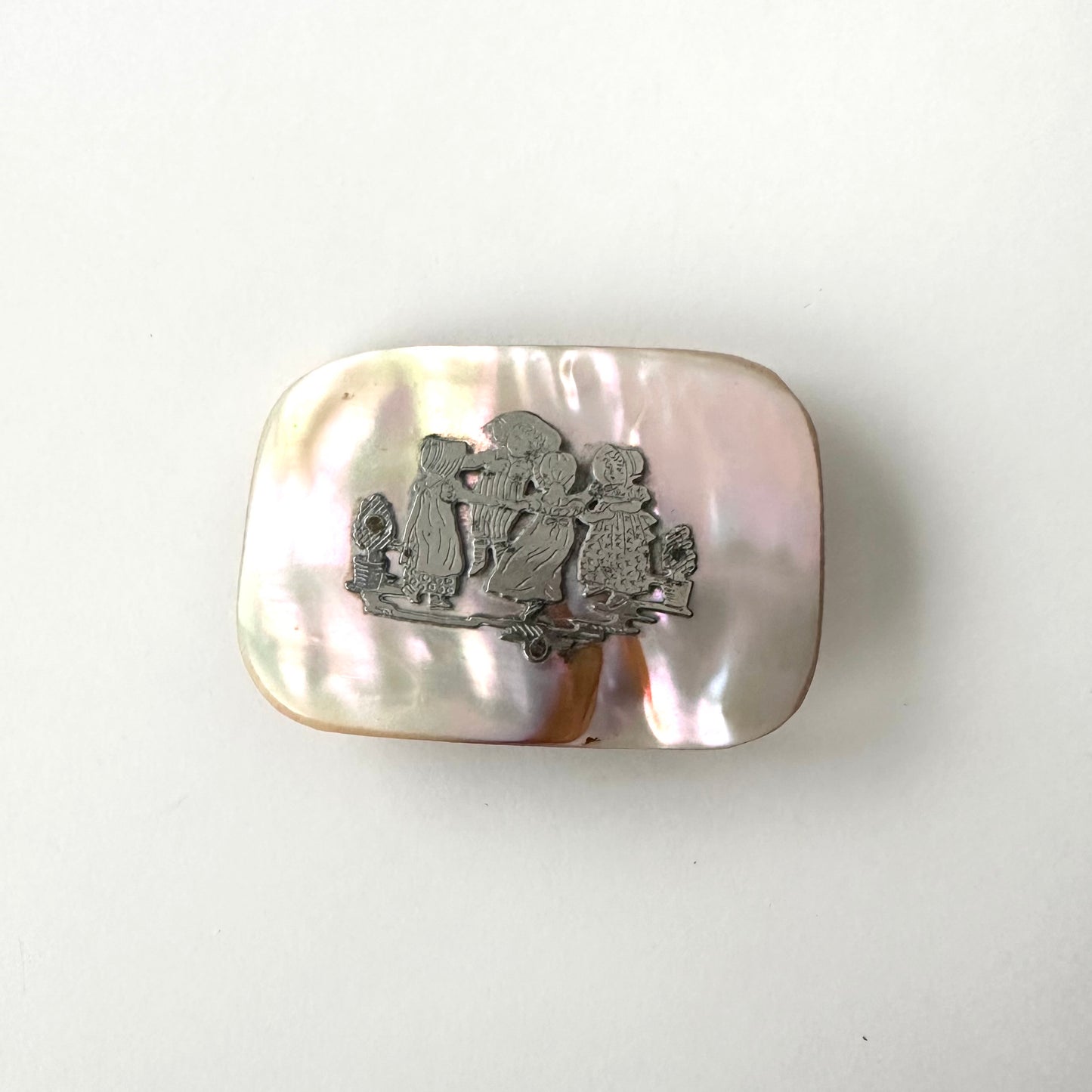 アンティーク マザーオブパール チルドレンモチーフ ブローチ