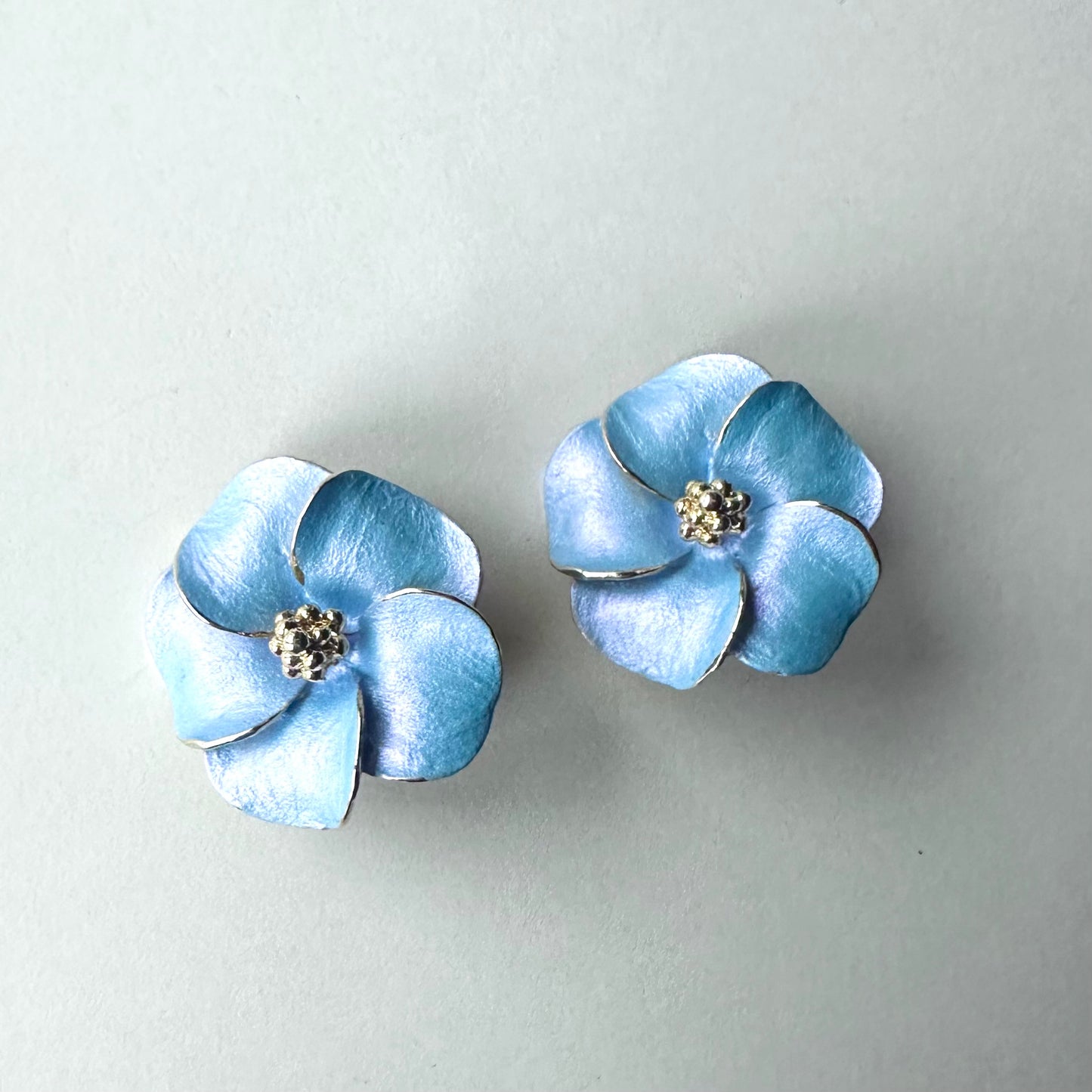 ラベンダーカラー フラワーイヤリング