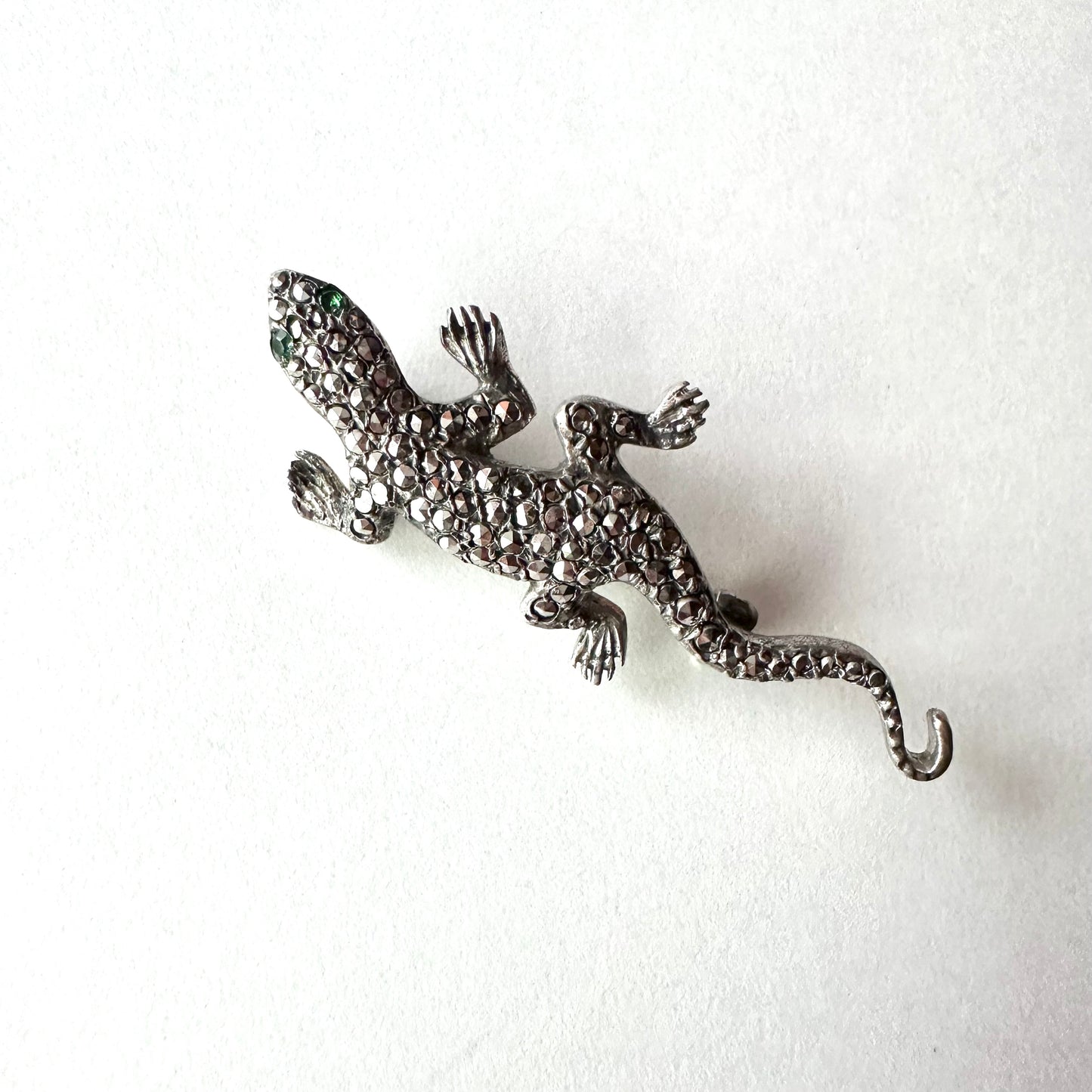 グリーンアイ＆マーカサイト リザード ブローチ