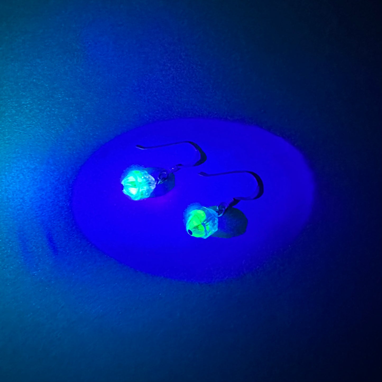 ウラングラス ブルー＆グリーン バイカラーピアス