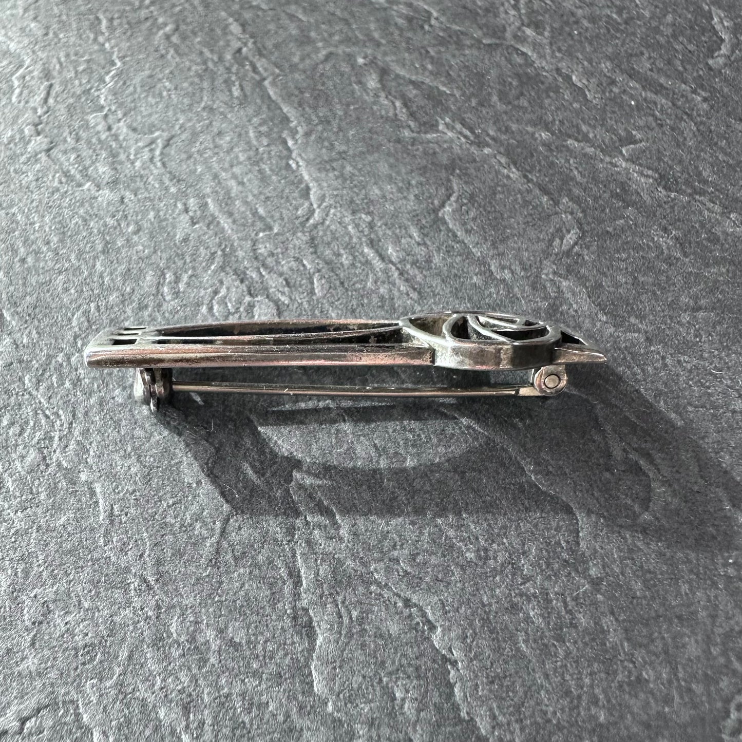 マッキントッシュスタイル ローズモチーフ ブローチ