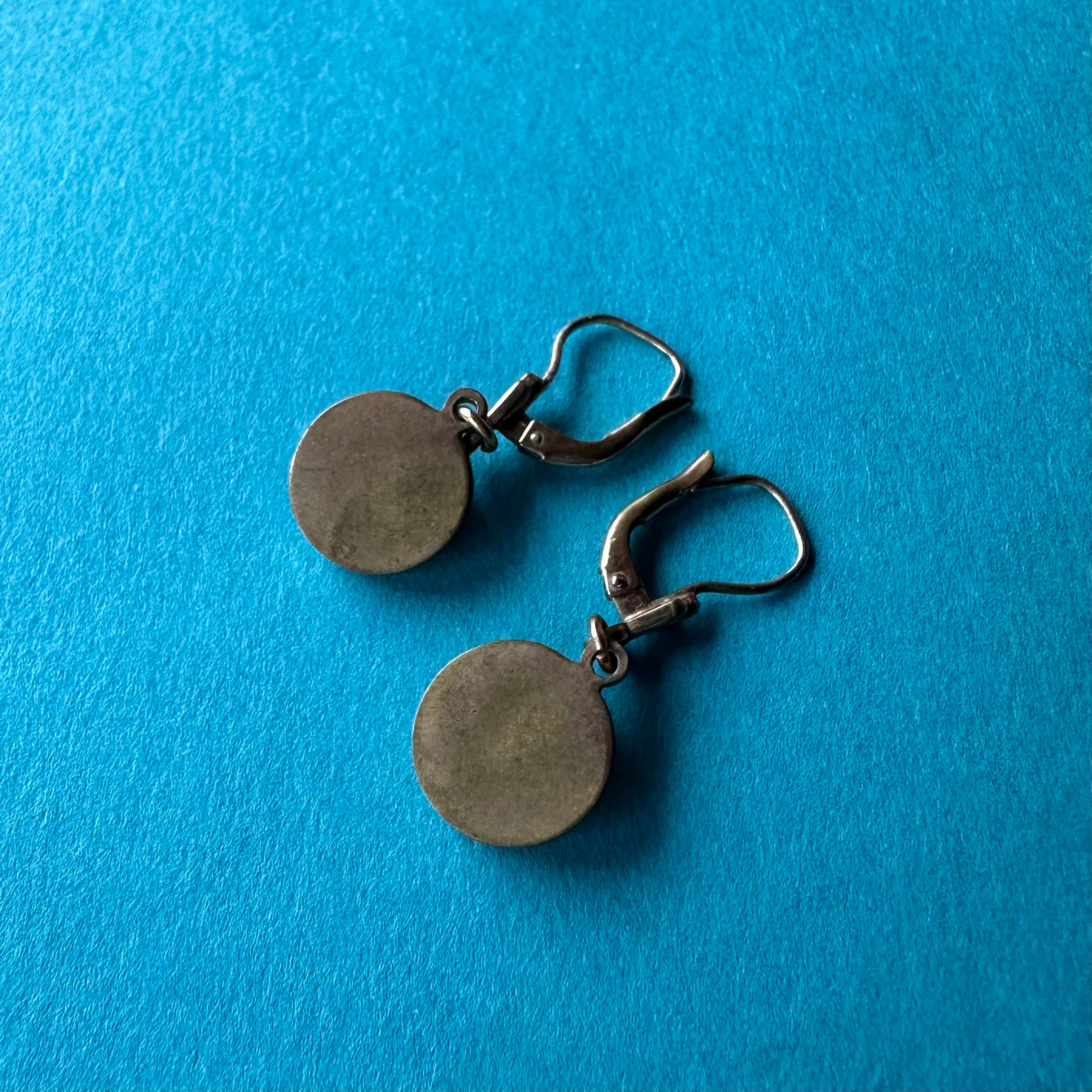 ロールドゴールド シェルカメオ レバーフック ピアス – Amelie Antique