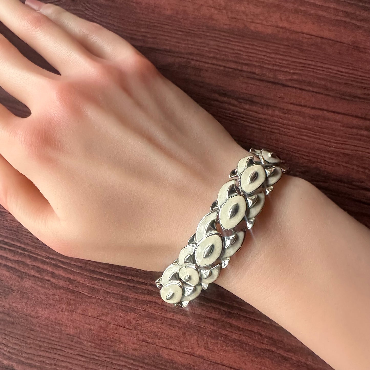 Coro ホワイトエナメル ブレスレット