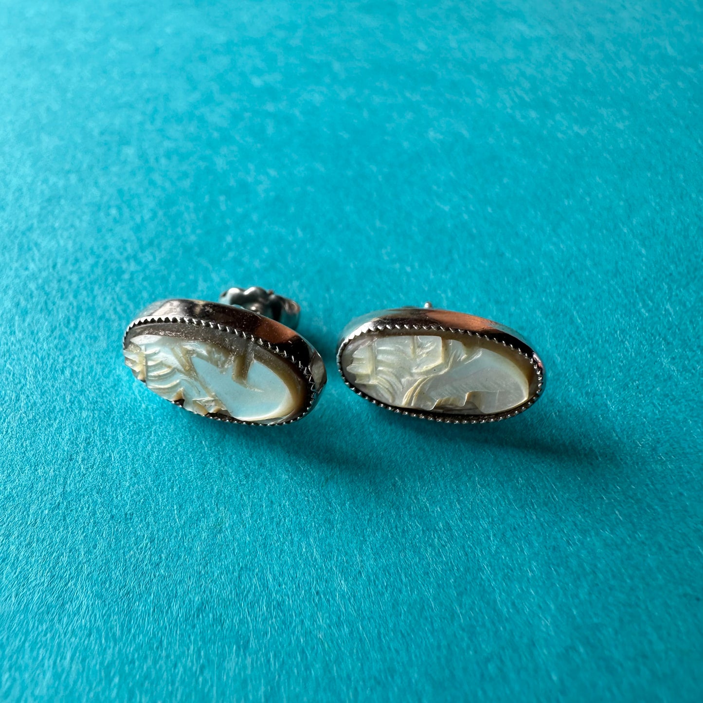 マザーオブパール カメオ スタッドピアス