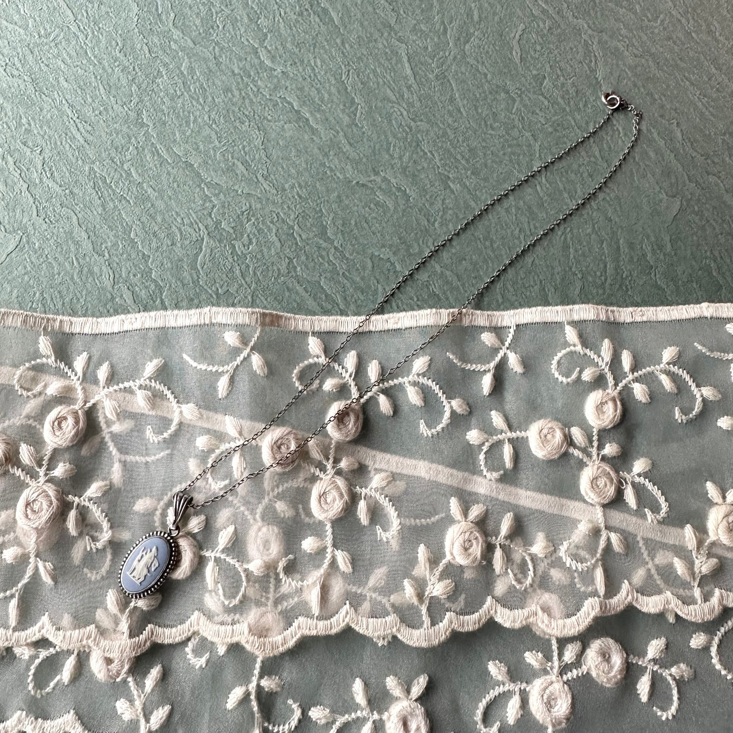 ウェッジウッド オーバルネックレス ブルー