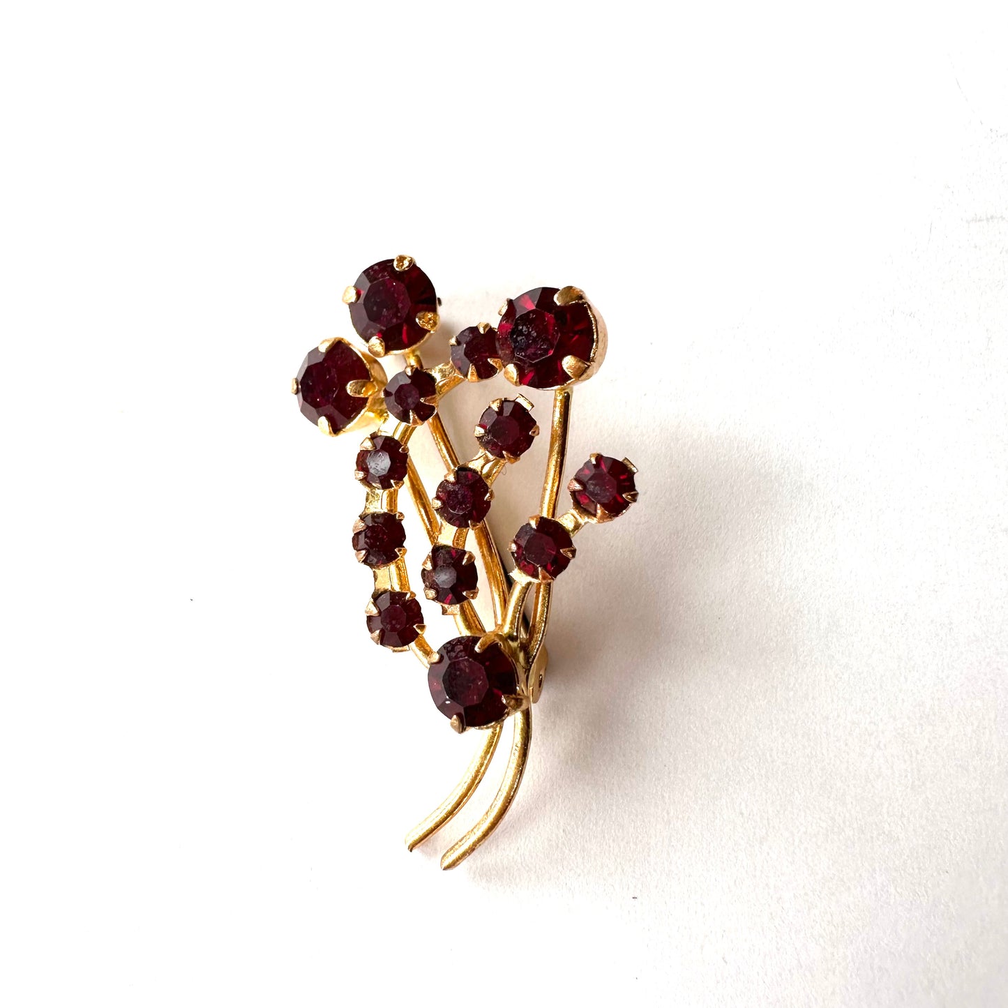 ディープレッドカラーグラス フラワーブーケブローチ