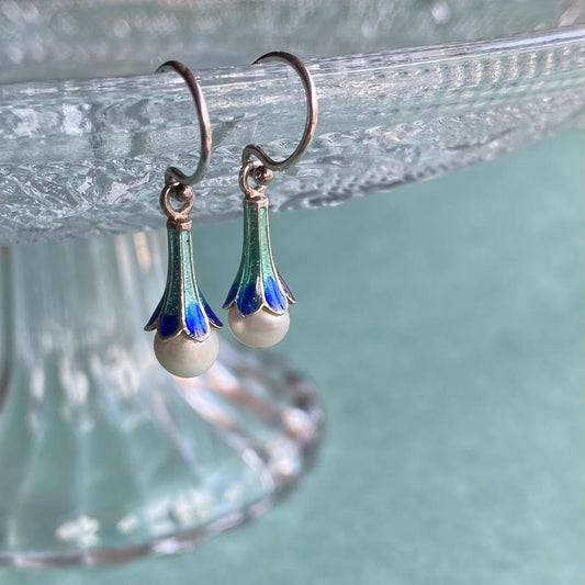 ナチュラルパール＆エナメル　ベル　ピアス