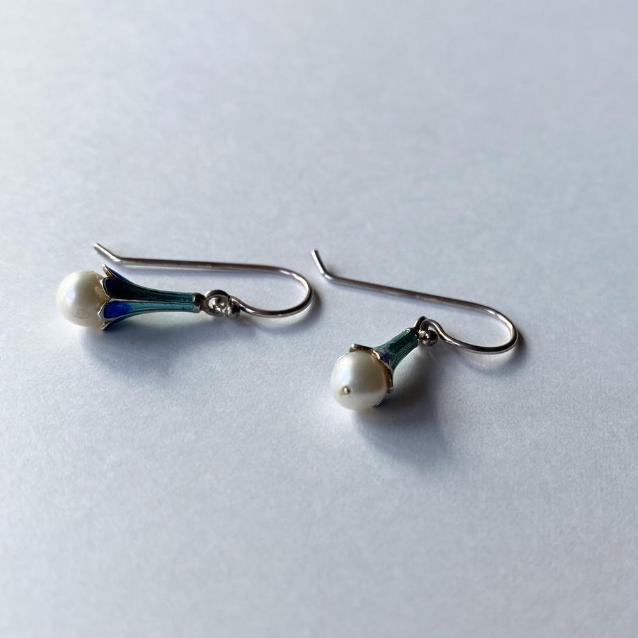 ナチュラルパール＆エナメル　ベル　ピアス